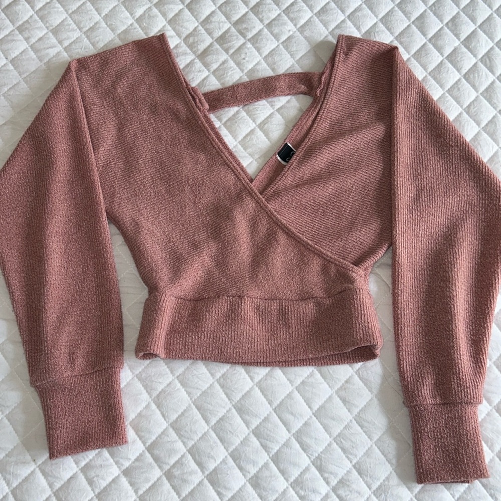 Windsor, mauve pink, cropped, long sleeve sweater. Size XS.